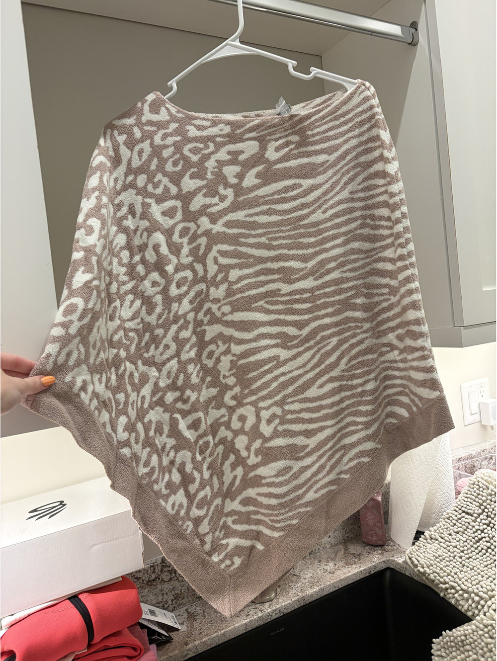 NWT Barefoot Dreams Shawl one size
